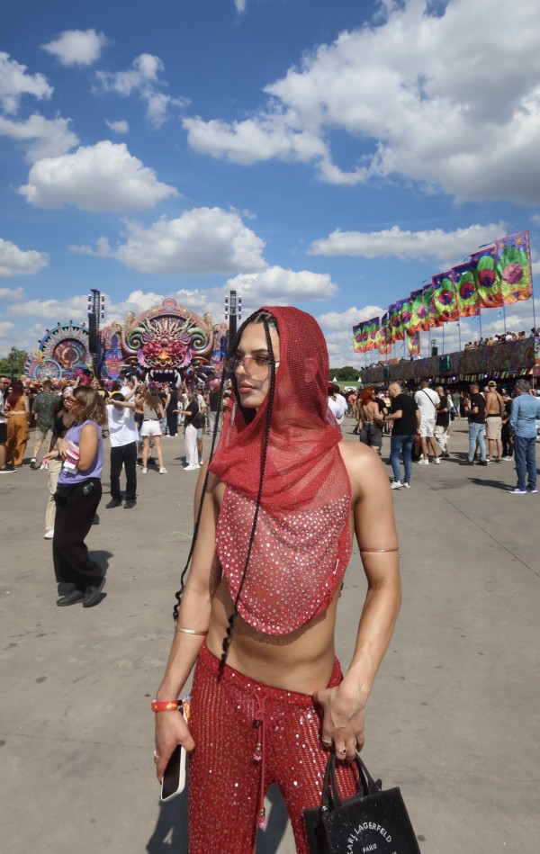 COLOMBIANA FIESTERA-TRANS FEMENINA-EXPERTA EN HETEROS CURIOSOS-COME POLLAS