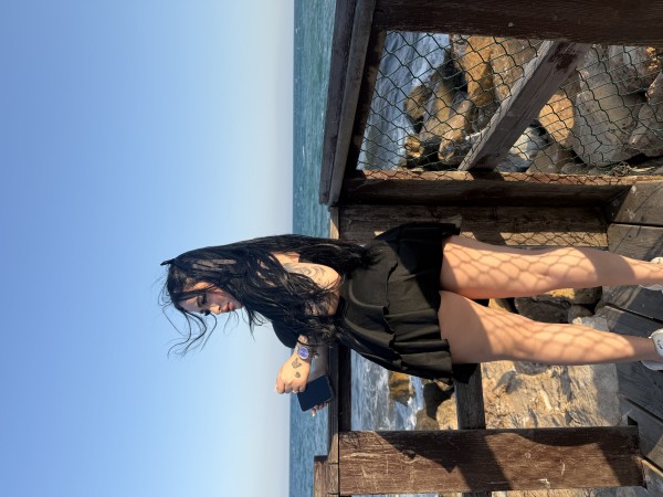 Jovencita colombiana fiestera y complaciente