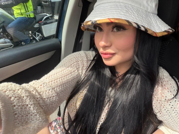 Jovencita colombiana fiestera y complaciente