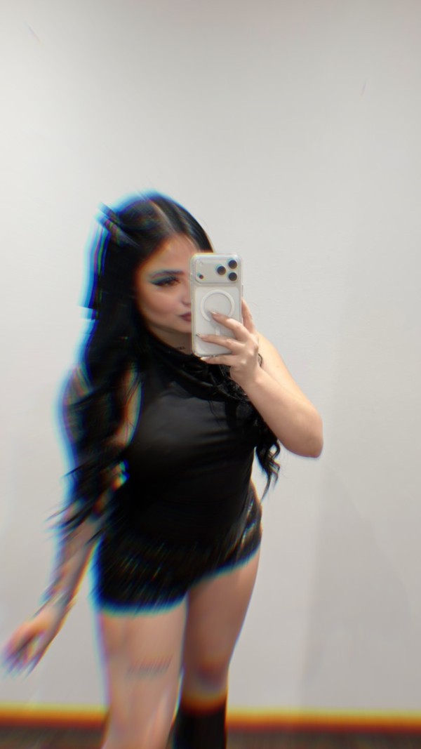 Jovencita colombiana fiestera y complaciente