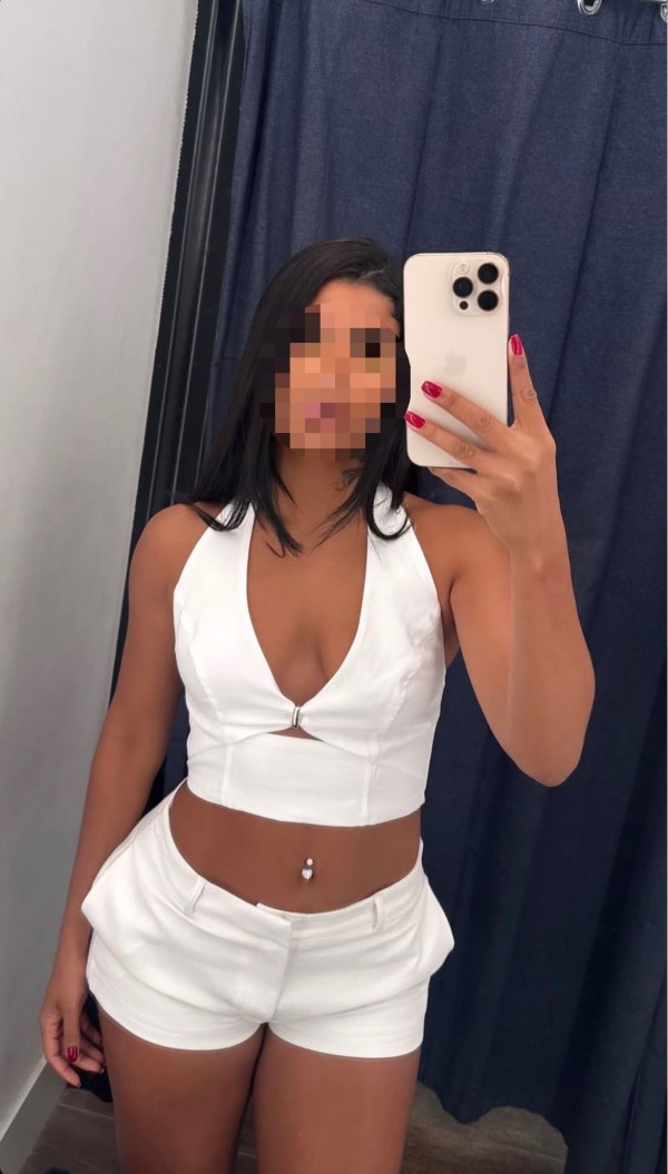 NICOLE MORENAZA COMPLACIENTE Y SÚPER CACHONDA VEN