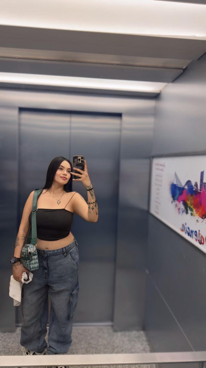MUY CAUTIVADORA Y DESPAMPANANTE SAMANTHA