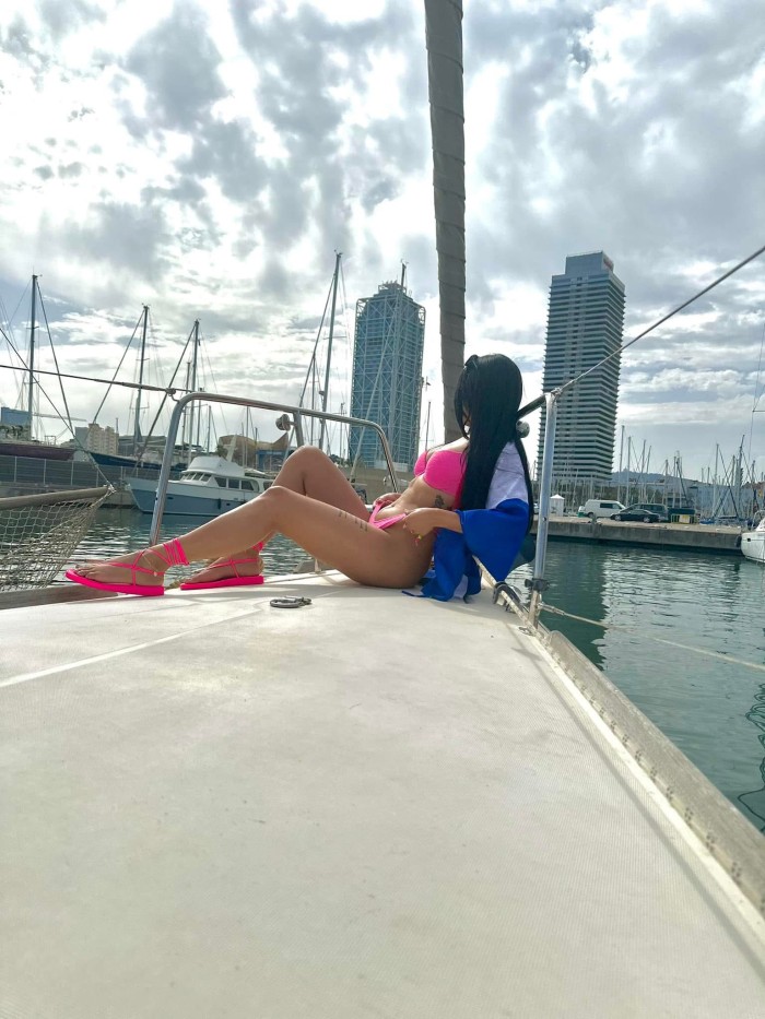 HERMOSA LATINA RECIÉN LLEGADA A TU CUIDAD