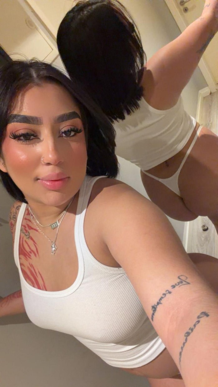 LATINA CON BUEN CULO Y COÑO RICO