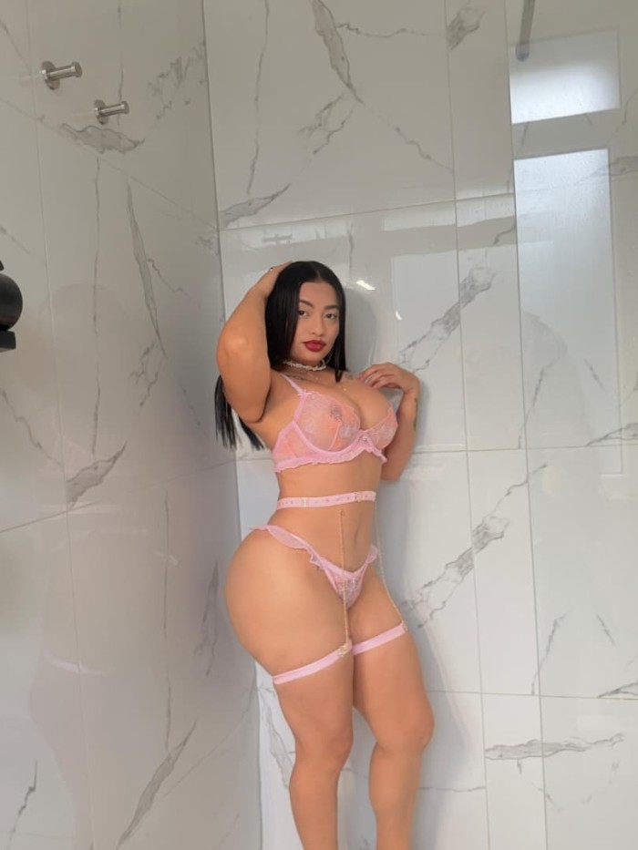 HERMOSA SENSUAL ARDIENTE EN VECINDARIO