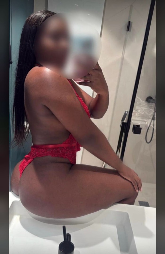 SOY UNA LINDA MORENAZA CALIENTE