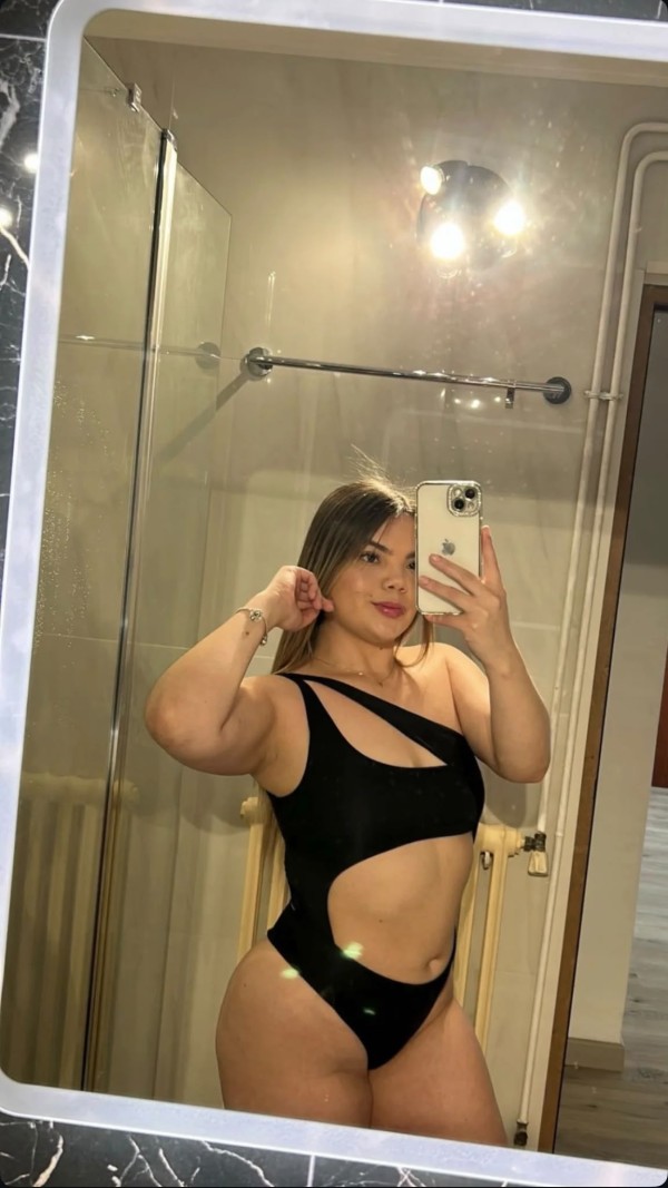 HOLA AMOR SOY JOVENCITA LATINA MOJADITA Y FIESTERA