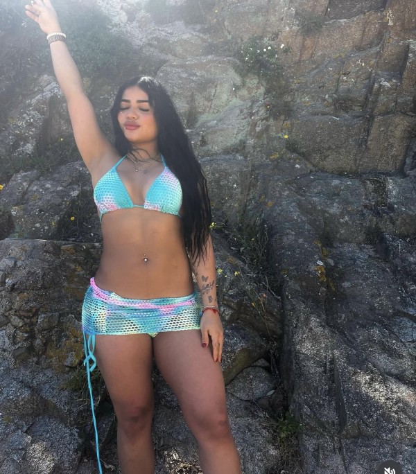 Chica nueva en la ciudad súper cachonda fiestera con griego profundo