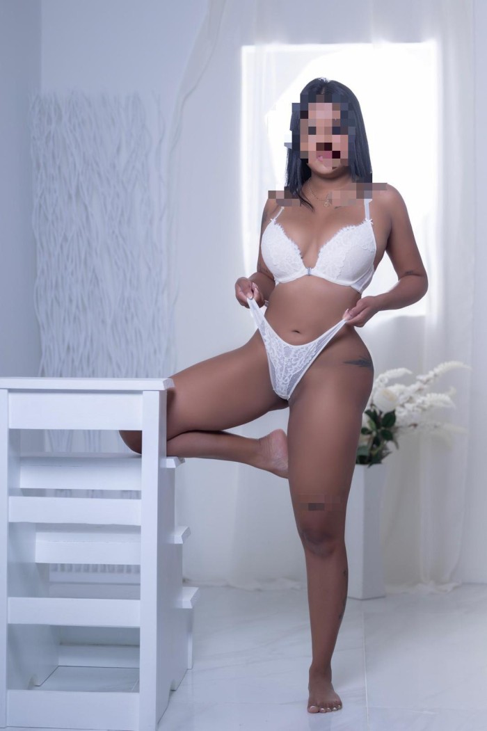 MORENA DIVINA CON GANAS DE FIESTA Y PLACER