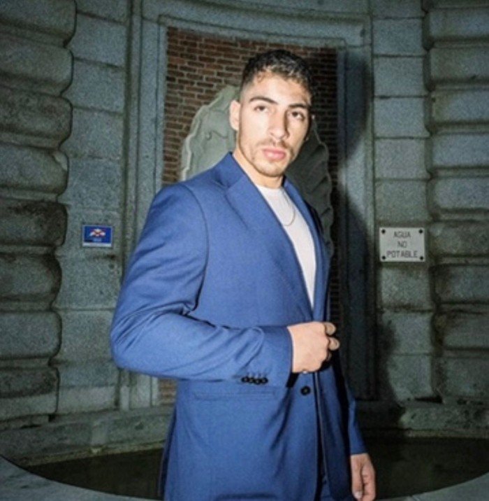 PRESENCIA, ELEGANCIA Y DISCRECIÓN 647556941