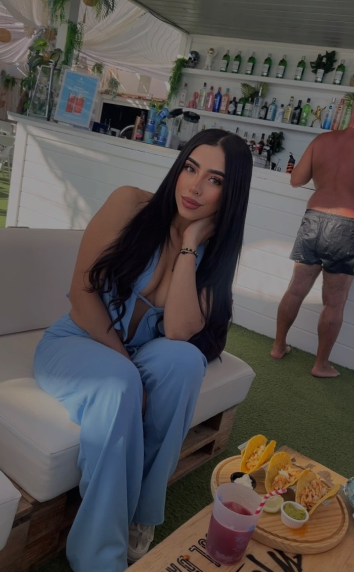 MUJER EXQUISITA DISPUESTA AL PLACER SIN LIMITES