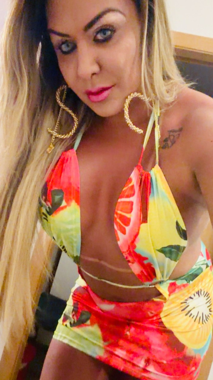 TRANS RUBIA LECHERA, FIESTERA Y VERSÁTIL 24/7