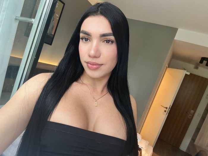 Chica exótica latina cumpliendo todas tus fantasia