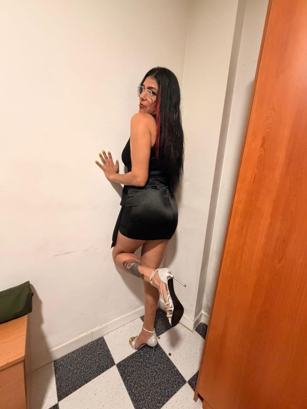 NOVEDAD, LA MUJER HECHA PARA LA FIESTA EN CADIZ
