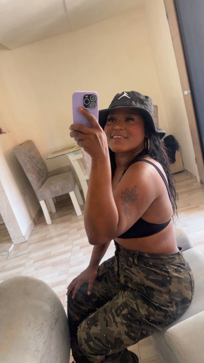 Chica. De. Lujo