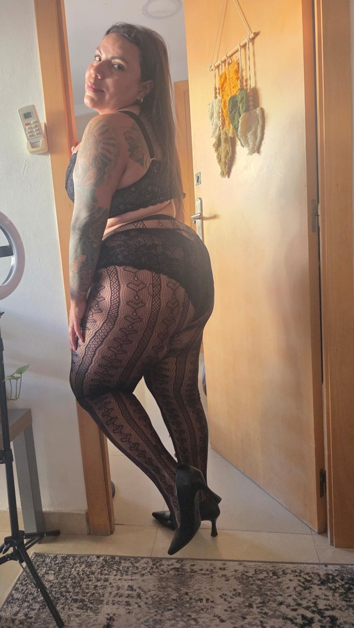 LATINA CALIENTE CURVY 24H