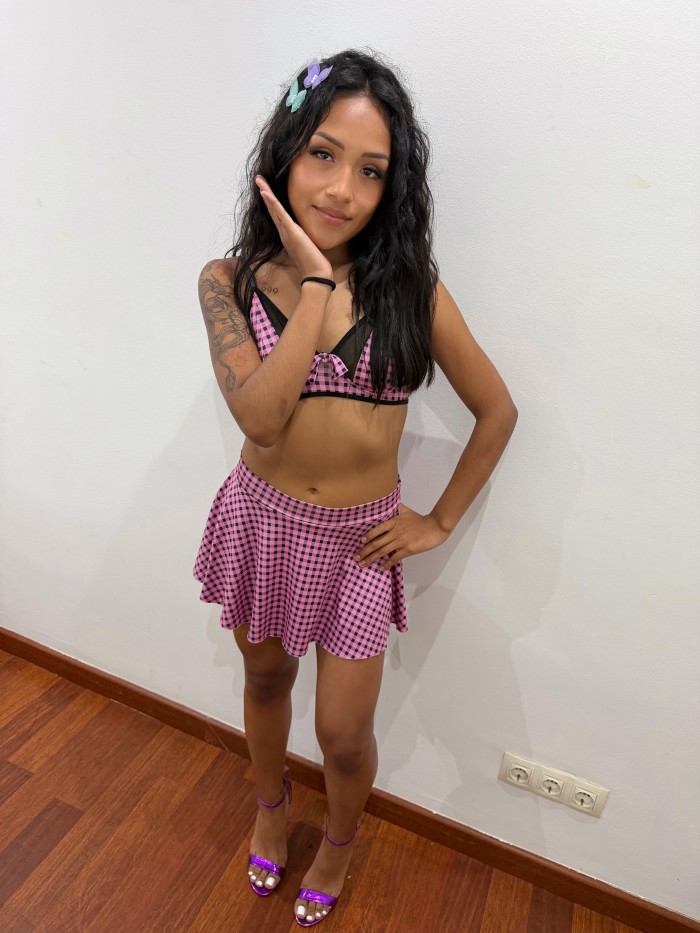 Nerea estudiante filipina 19 añitos delgadita