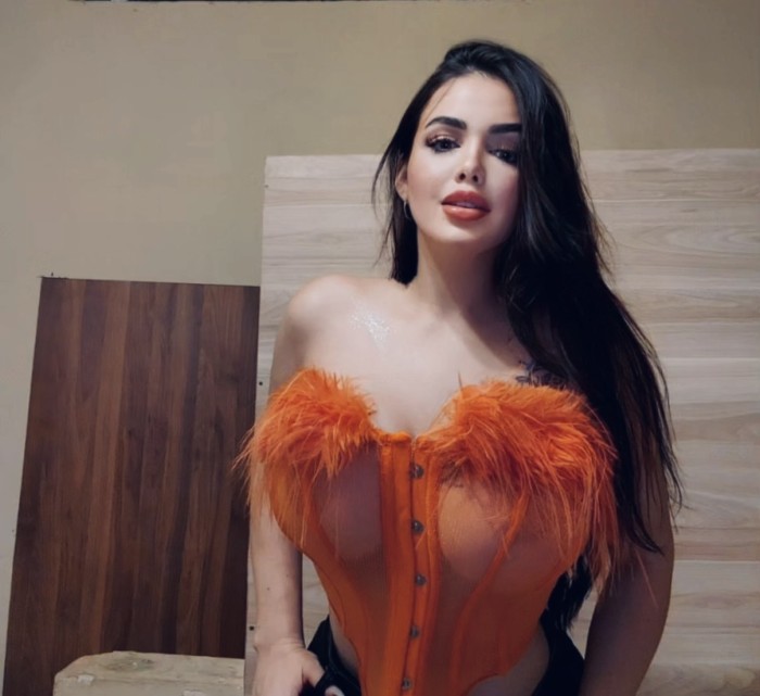 Fiestera estoy las 24 horas h mojada siempre