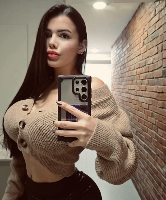 Fiestera estoy las 24 horas h mojada siempre