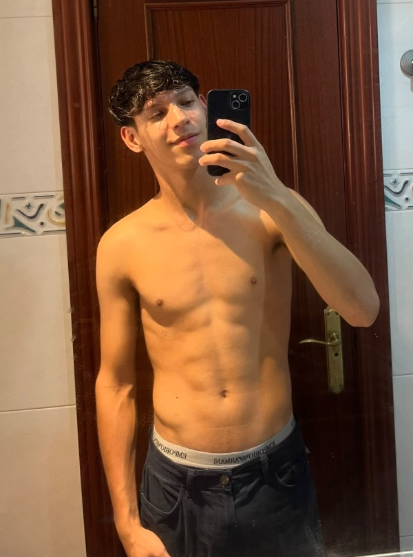 SEXY PERVERSO JOVENCITO ATRACTIVO LLENO DE FOGOSIDA EN PLAYA DEL INGLES