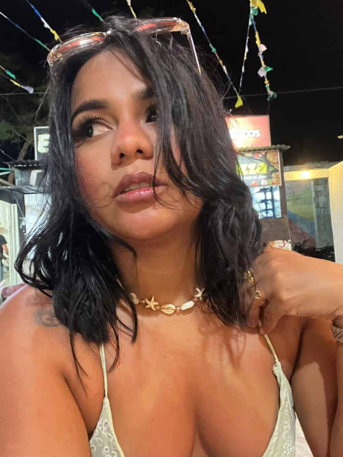 PASA TU LENGUA POR MI VAGINA,ME PONGO MUY CACHONDA
