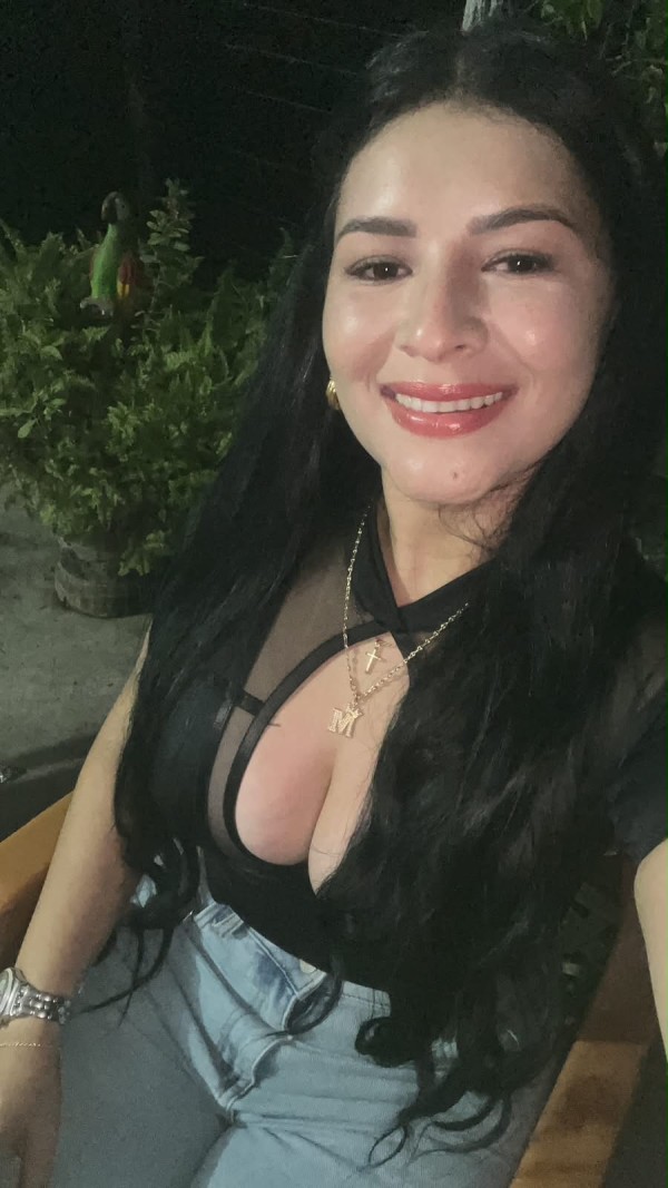 ADRIANA CHICA SEXY Y MORBOSA EN PLAYA DEL INGLES