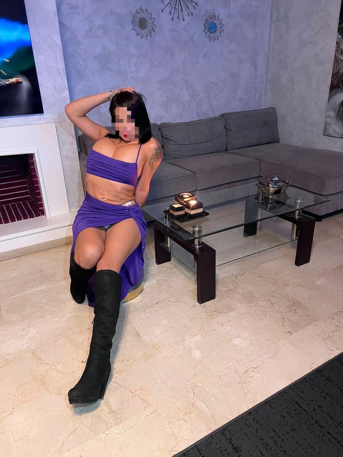 sensual latina fiestera muy cachonda, griego novedad en Marbella