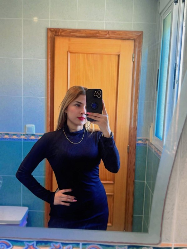 HERMOSA CHICA CATALINA, TALAVERA DE LA REINA