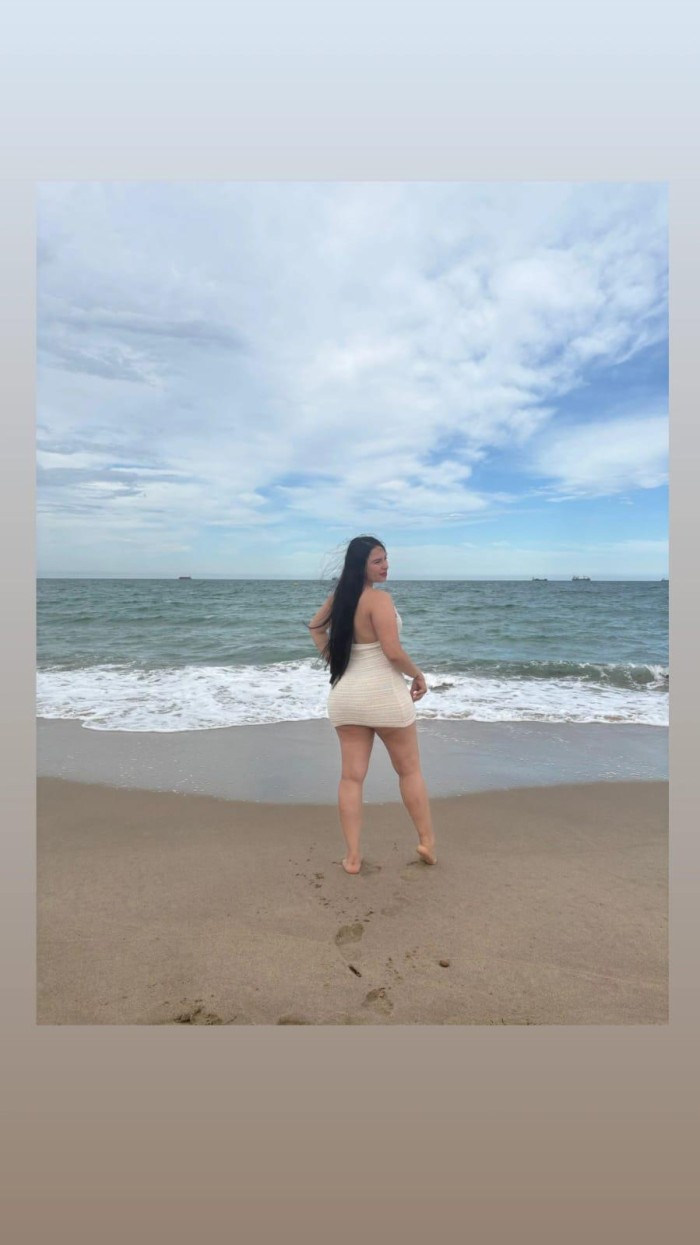 FRENTE A PLAYA HUELIN MUJER CON GANAS DE SEXO