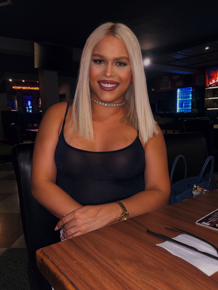TRANS DIVINA, FIESTERA Y MUY CALIENTE