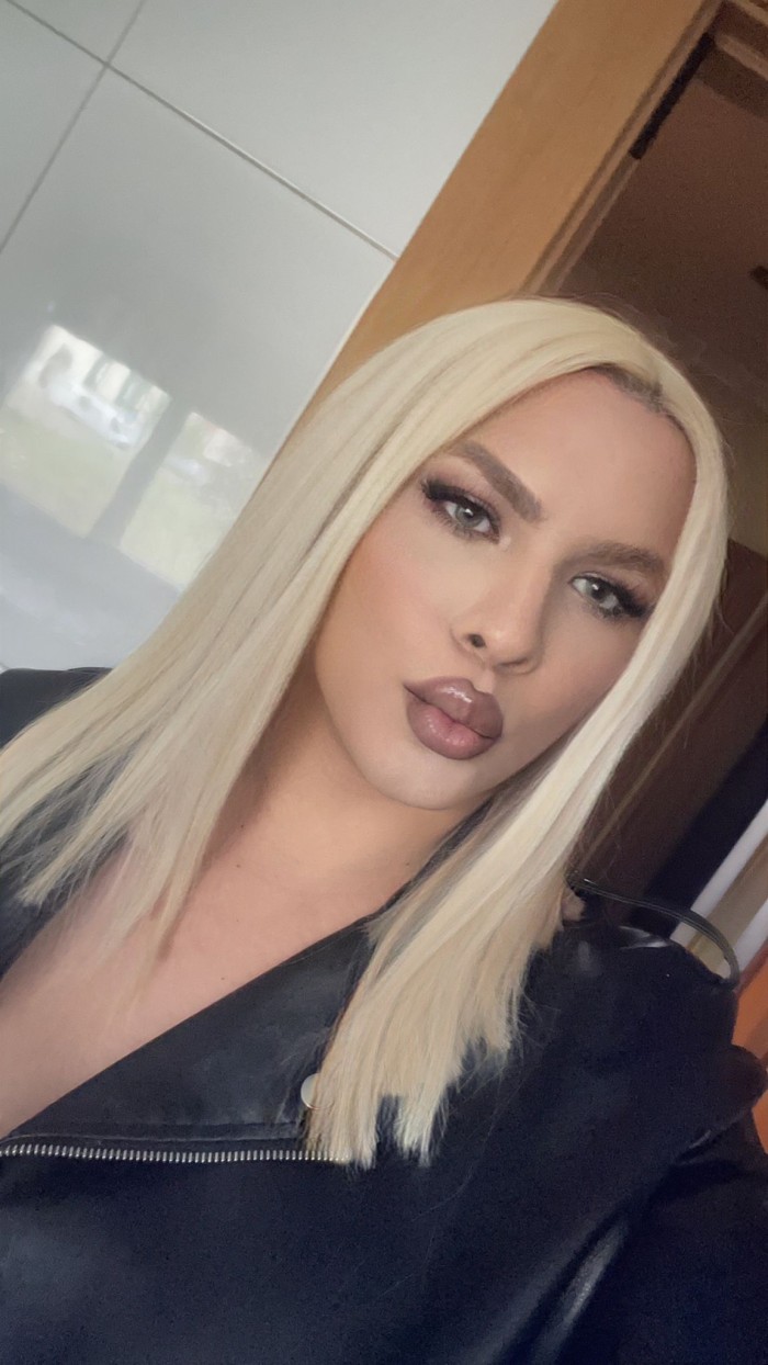 TRANS DIVINA, FIESTERA Y MUY CALIENTE