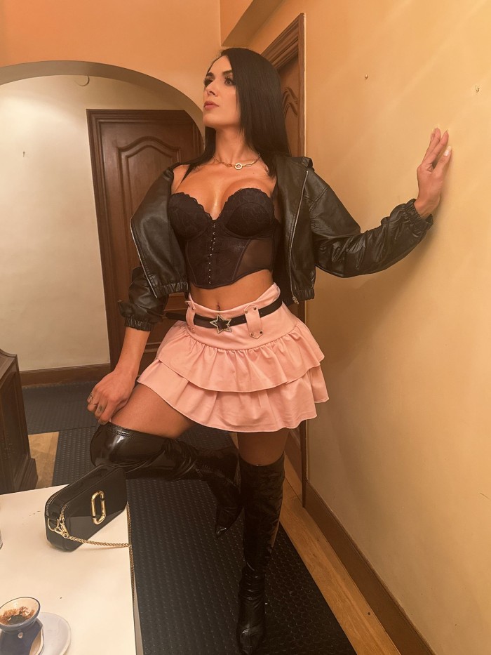 BRASILEIRA LECHERA FESTEIRA DOMINANTE