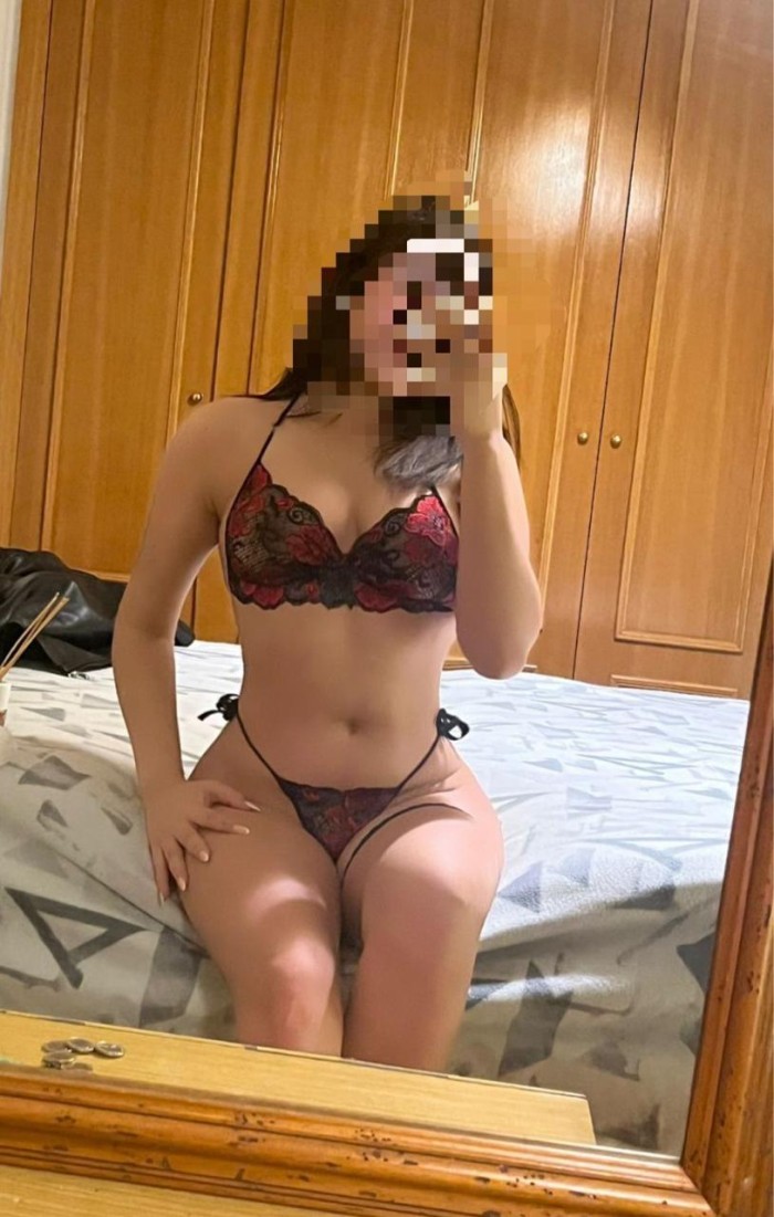 EVELYN  JOVEN PARAGUAYA CON UN CUERPO ARDIENTE