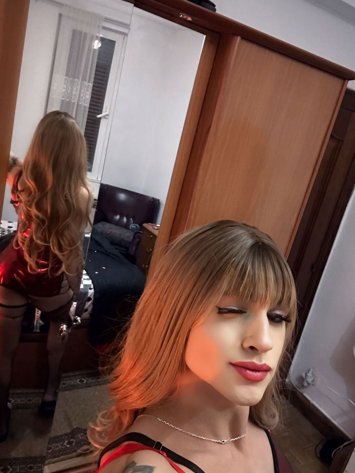 CHICA TRANS VERSATIL DIOSA COMPLACIENTE PARA DISFRUTAR