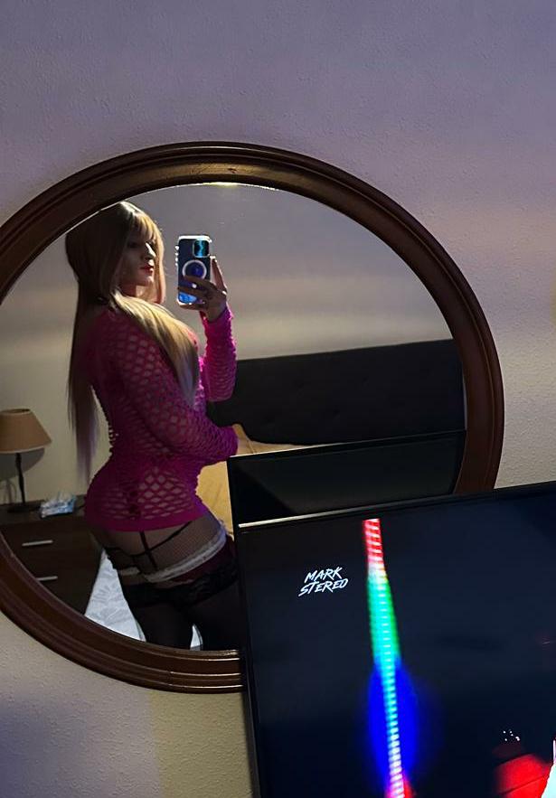 CHICA TRANS VERSATIL DIOSA COMPLACIENTE PARA DISFRUTAR