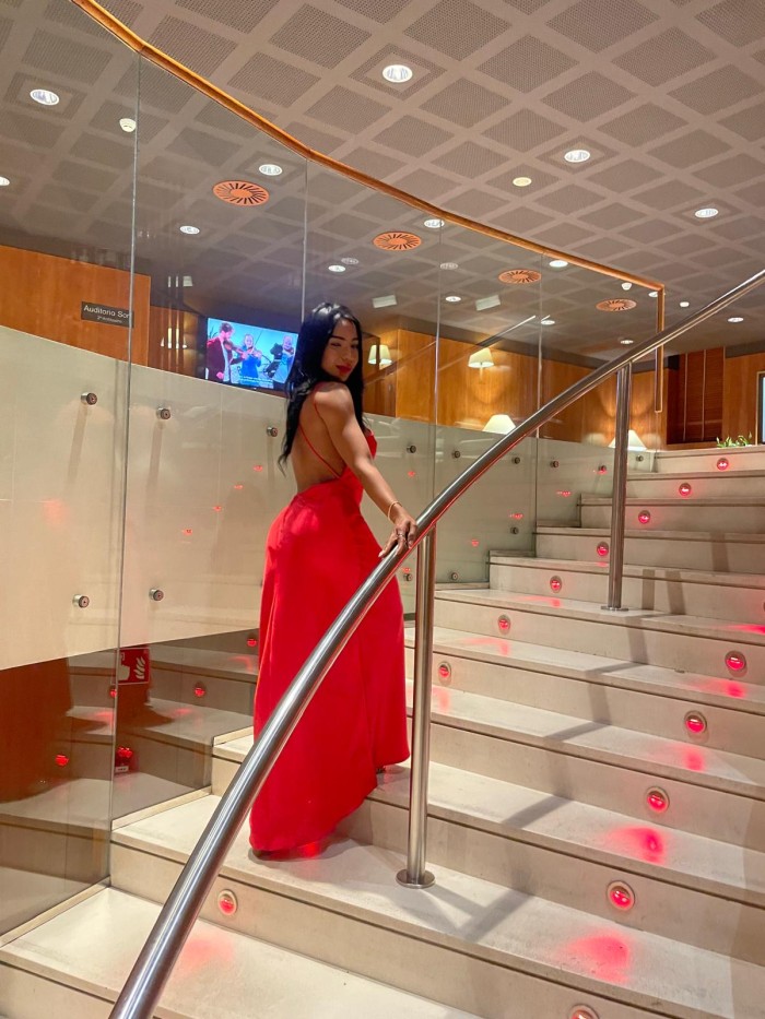 ESCORT SEXY CURIOSA MUY ATRACTIVA E IMPLICADA 24H