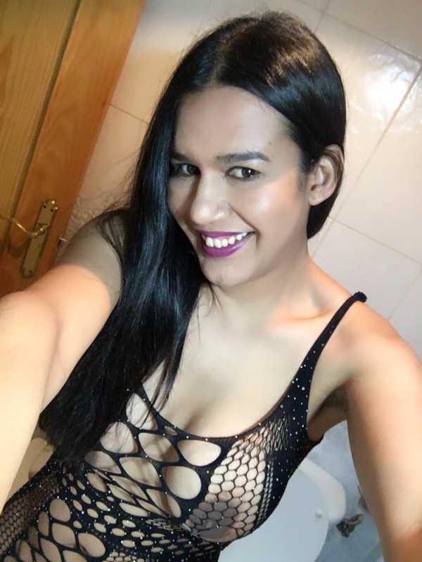 me encanta que me la coma riquissimo de rodillas
