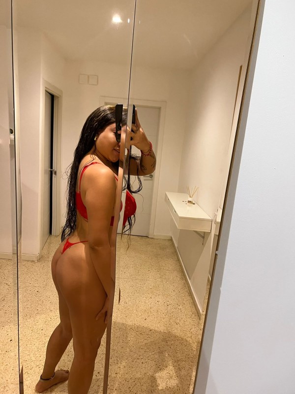 DANIELA   COLOMBIANA  FIESTERA RECIÉN LLEGADA A MATARÓ