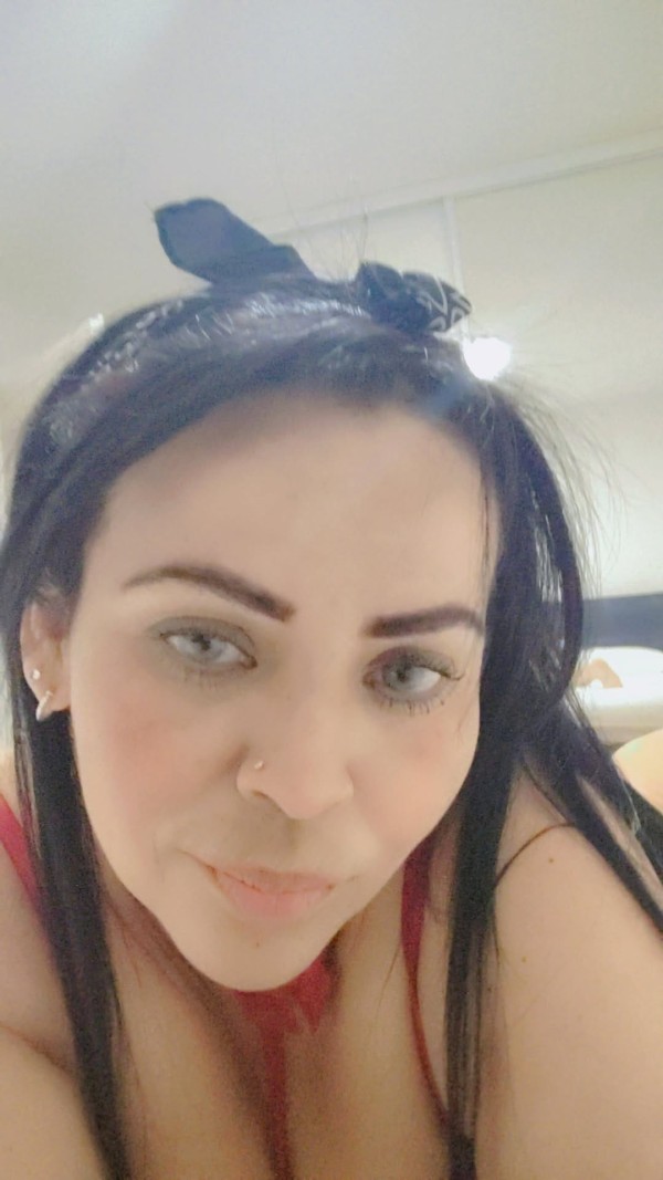 FIESTERA ARDIENTE Y MUY COMPLACIENTE… TODOS LOS SERVICIOS