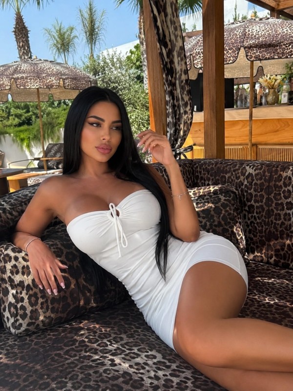 SOFIA: Elegancia y Pasión Inolvidable