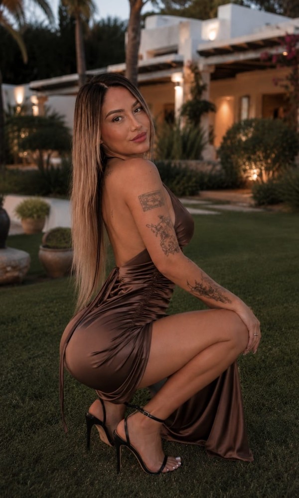 MARTINA : Elegancia y Pasión Inolvidable