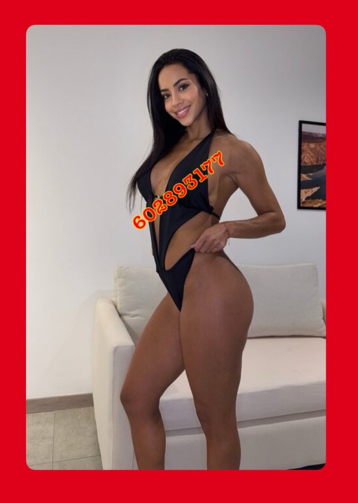 Juguetona real trato de novio fiestera