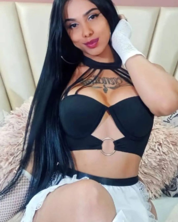Preciosa femenina y cariñosa