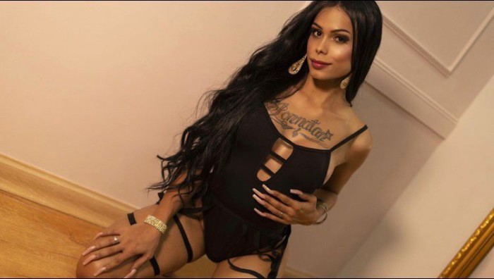 Preciosa femenina y cariñosa