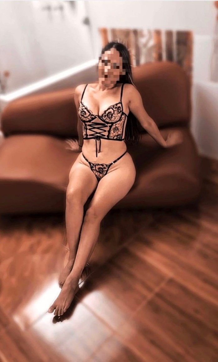 Latina caliente, cariñosa