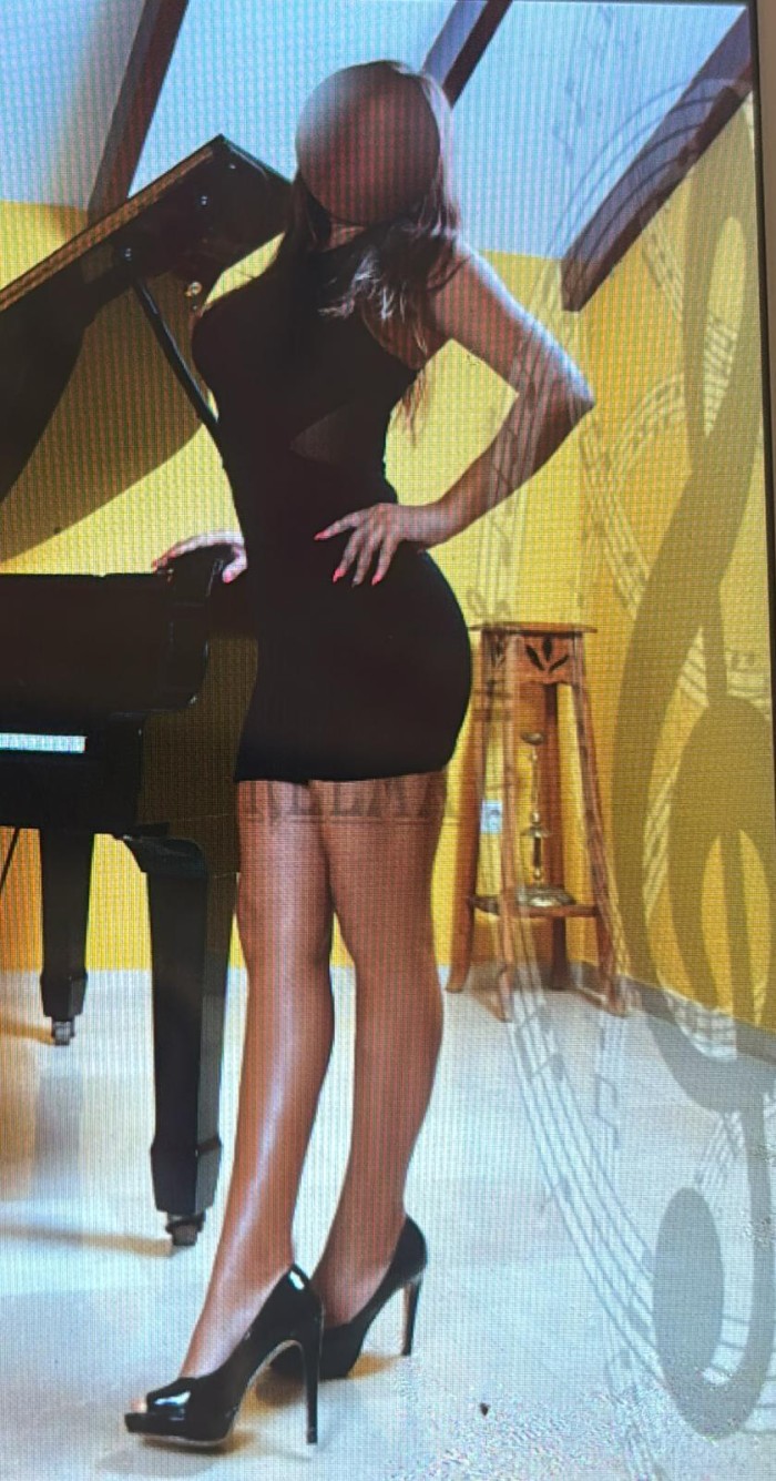 CHICA ENCANTADORA DISPUESTA A DARLO TODO NOVEDAD