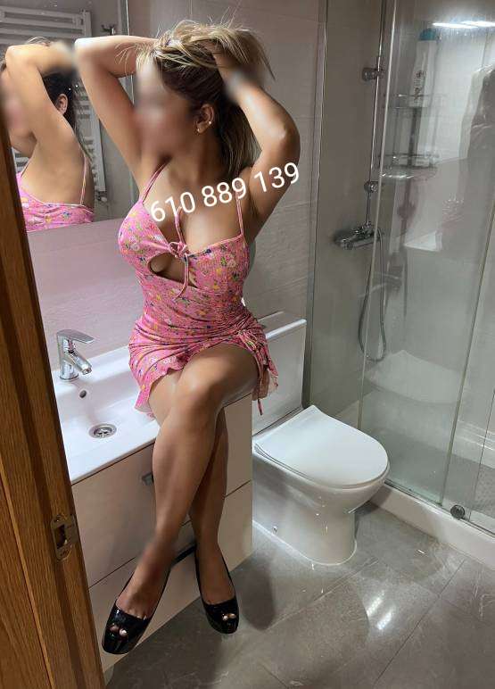 Alegre y Divertida mujer colombiana