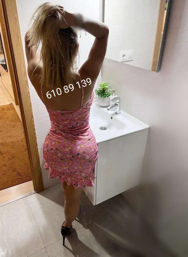 Alegre y Divertida mujer colombiana