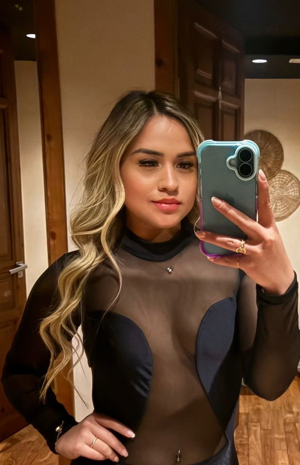 SOY ARIADNA, VENEZOLANA MUY CALUROSA Y RESERVADA