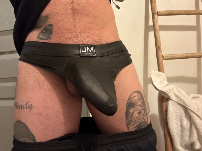 HOMBRE VARONIL DISPUESTO AL PLACER EN BENIDORM